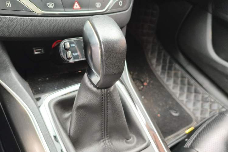Used Peugeot 408 2015 1.2T Automatic Luxury Edition Gear Lever