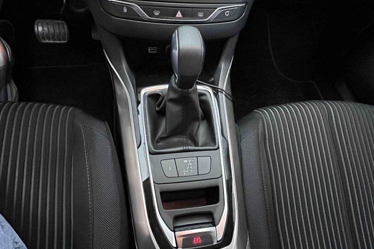 Used Peugeot 408 2015 1.2T Automatic Luxury Edition Gear Lever