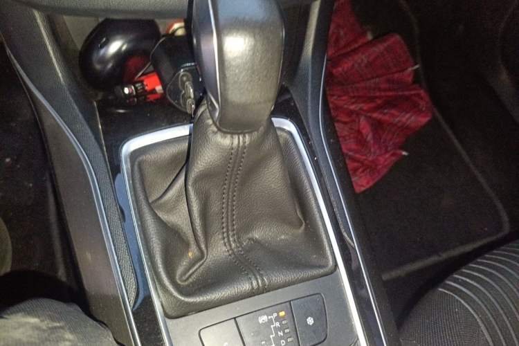 Used Peugeot 408 2015 1.2T Automatic Luxury Edition Gear Lever