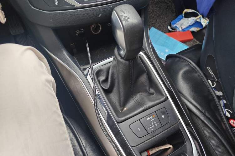 Used Peugeot 408 2015 1.2T Automatic Luxury Edition Gear Lever