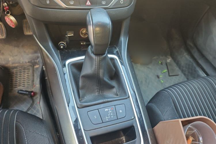 Used Peugeot 408 2015 1.2T Automatic Luxury Edition Gear Lever