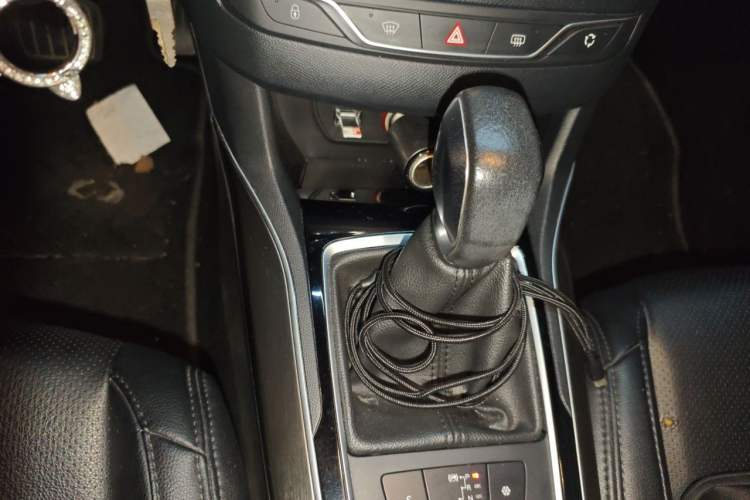 Used Peugeot 408 2015 1.2T Automatic Luxury Edition Gear Lever