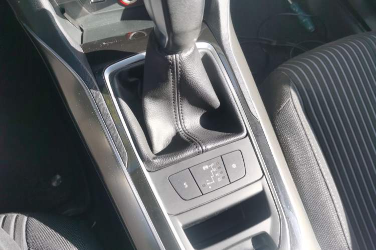 Used Peugeot 408 2015 1.2T Automatic Glory Edition Gear Lever