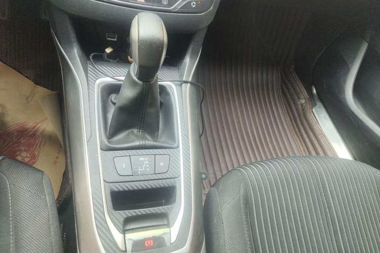 Used Peugeot 408 2015 1.2T Automatic Luxury Edition Gear Lever