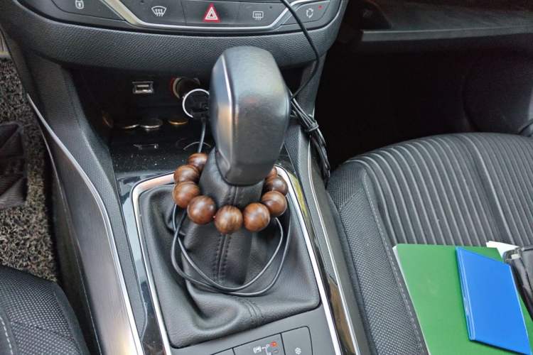 Used Peugeot 408 2015 1.2T Automatic Luxury Edition Gear Lever