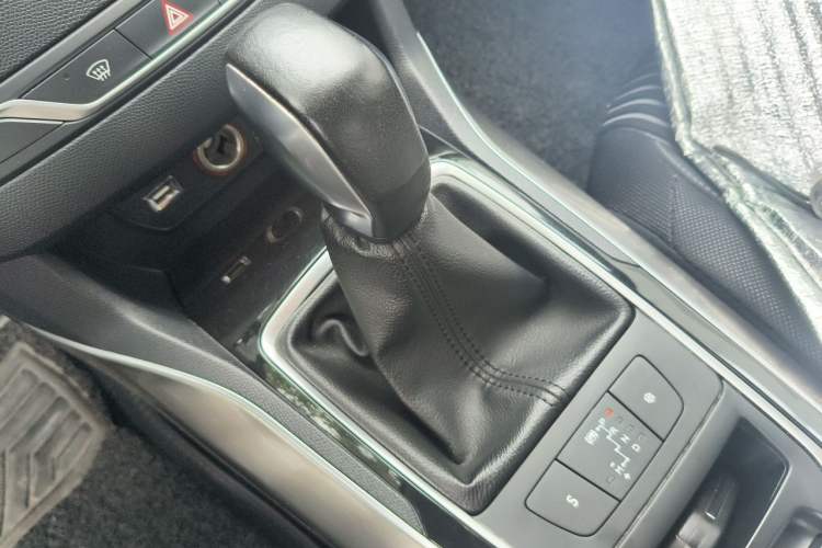 Used Peugeot 408 2015 1.2T Automatic Glory Edition Gear Lever