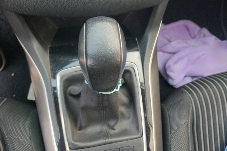 Used Peugeot 408 2015 1.2T Automatic Luxury Edition Gear Lever
