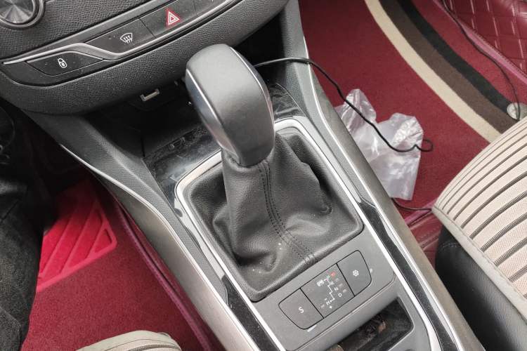Used Peugeot 408 2015 1.2T Automatic Luxury Edition Gear Lever