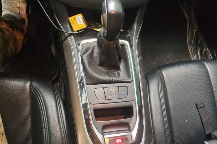 Used Peugeot 408 2015 1.2T Automatic Luxury Edition Gear Lever