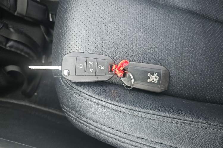 Used Peugeot 408 2015 1.2T Automatic Luxury Edition Interior 1