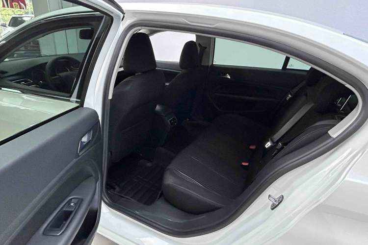 Used Peugeot 408 2015 1.2T Automatic Luxury Edition Interior 2