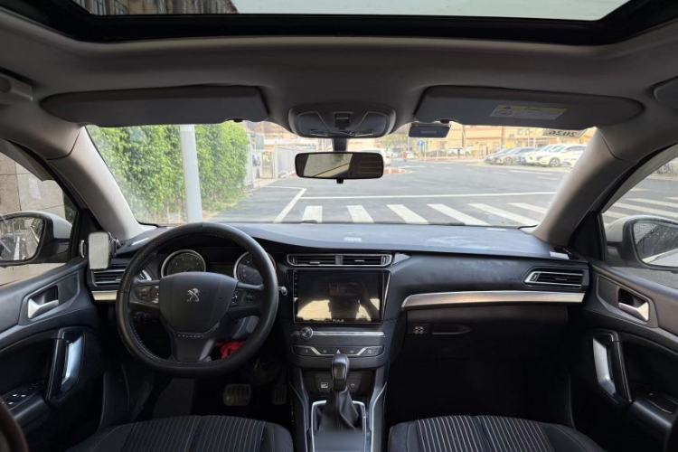 Used Peugeot 408 2015 1.2T Automatic Luxury Edition Interior 2
