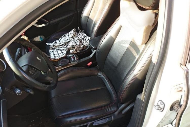 Used Peugeot 408 2015 1.2T Automatic Luxury Edition Interior 2