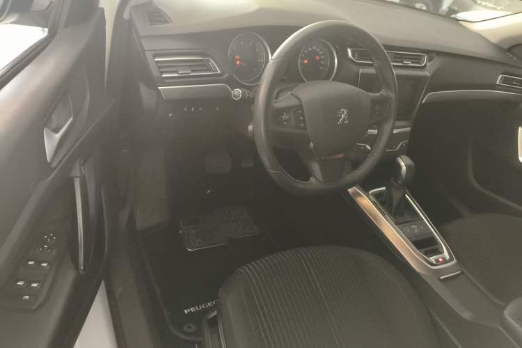 Used Peugeot 408 2015 1.2T Automatic Luxury Edition Interior 3