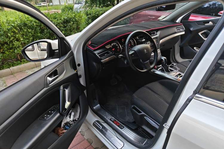 Used Peugeot 408 2015 1.2T Automatic Luxury Edition Interior 3