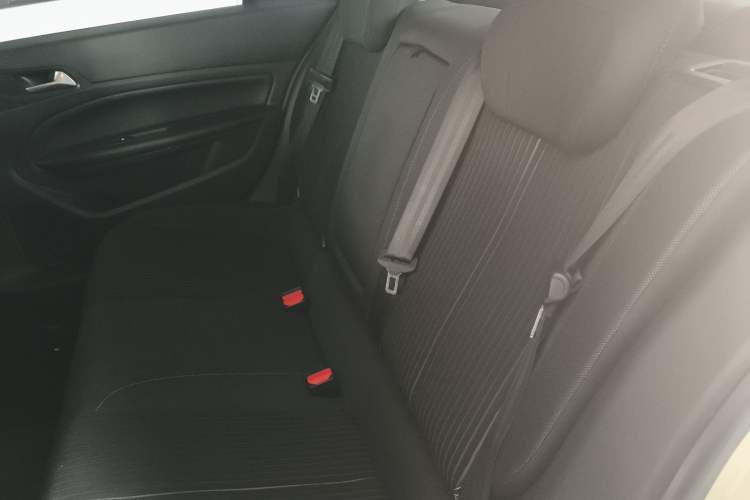 Used Peugeot 408 2015 1.2T Automatic Luxury Edition Interior 4