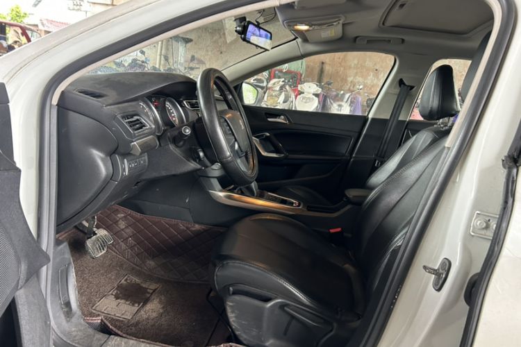 Used Peugeot 408 2015 1.2T Automatic Luxury Edition Interior 4