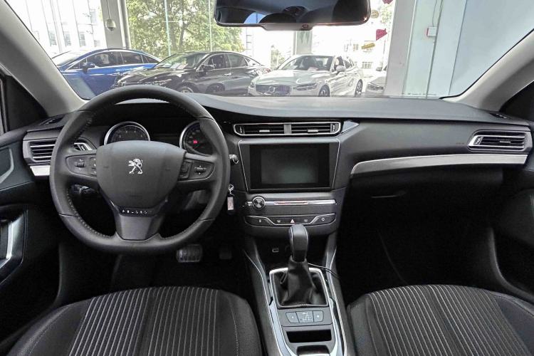 Used Peugeot 408 2015 1.2T Automatic Luxury Edition Interior 5