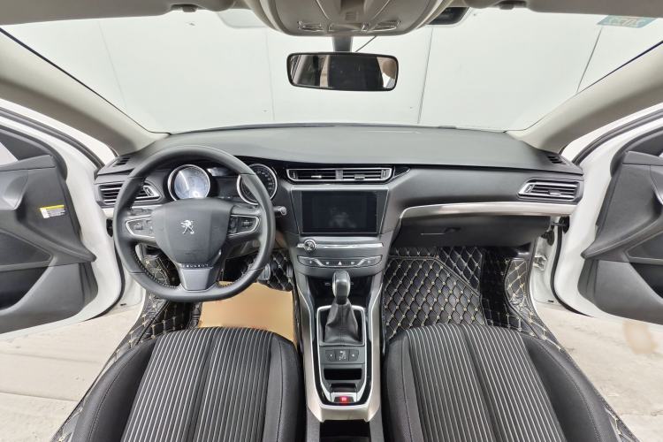 Used Peugeot 408 2015 1.2T Automatic Luxury Edition Interior 6