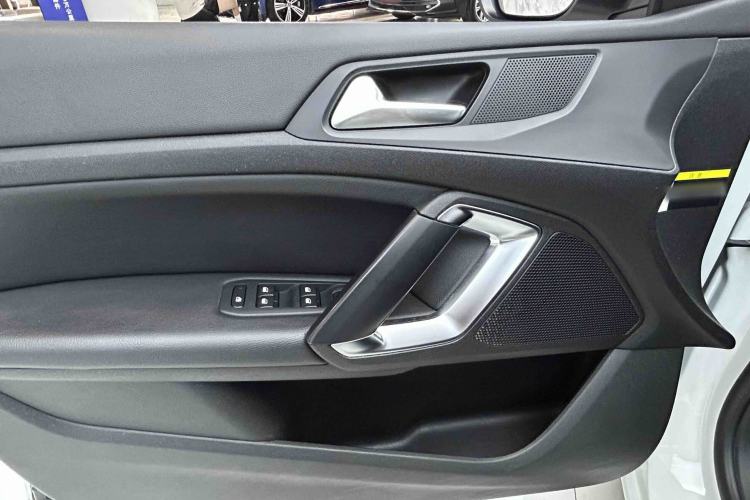 Used Peugeot 408 2015 1.2T Automatic Luxury Edition Interior 6