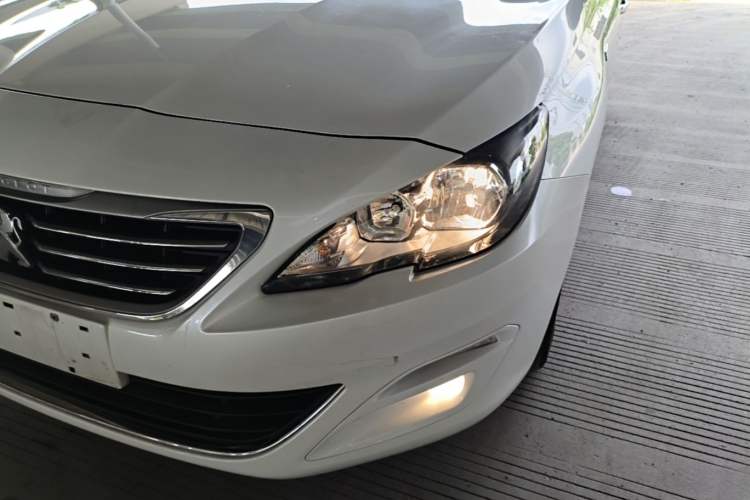 Used Peugeot 408 2015 1.2T Automatic Glory Edition Left Front Headlight