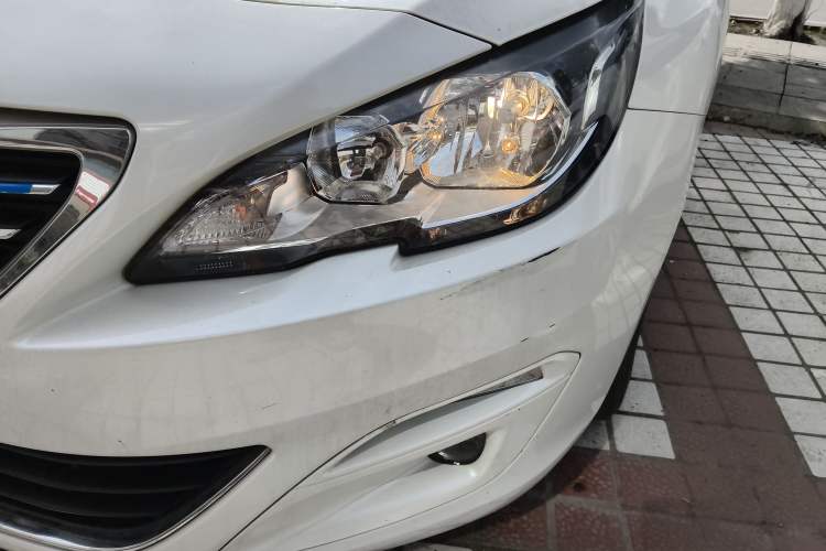 Used Peugeot 408 2015 1.2T Automatic Luxury Edition Left Front Headlight