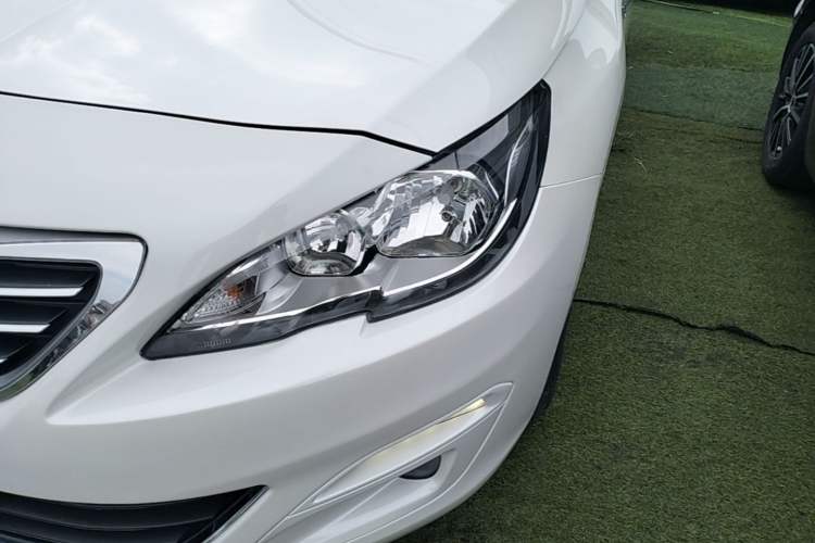 Used Peugeot 408 2015 1.2T Automatic Luxury Edition Left Front Headlight