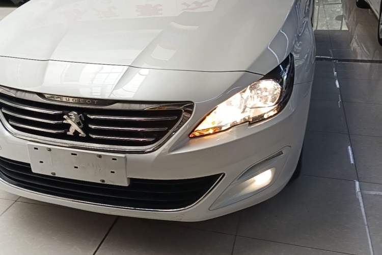 Used Peugeot 408 2015 1.2T Automatic Luxury Edition Left Front Headlight