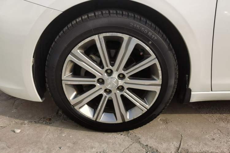 Used Peugeot 408 2015 1.2T Automatic Luxury Edition Left Front Wheel Hub