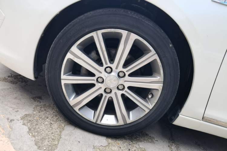 Used Peugeot 408 2015 1.2T Automatic Luxury Edition Left Front Wheel Hub
