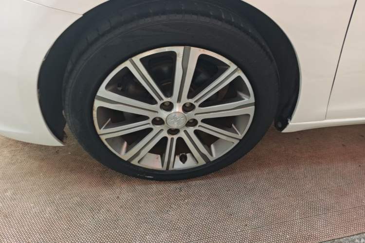 Used Peugeot 408 2015 1.2T Automatic Glory Edition Left Front Wheel Hub