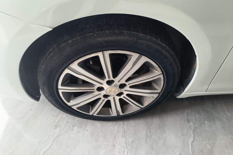 Used Peugeot 408 2015 1.2T Automatic Luxury Edition Left Front Wheel Hub