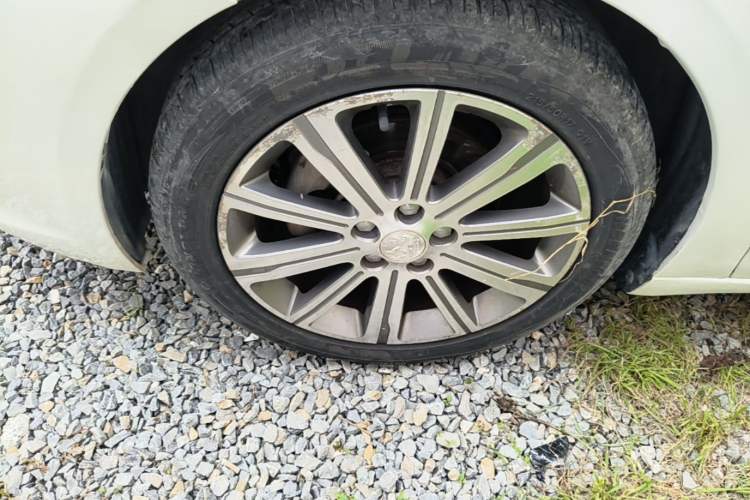 Used Peugeot 408 2015 1.2T Automatic Luxury Edition Left Front Wheel Hub
