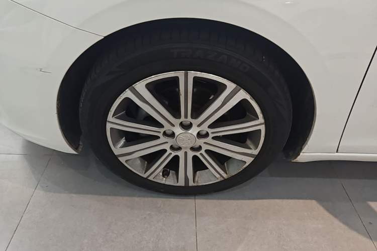 Used Peugeot 408 2015 1.2T Automatic Luxury Edition Left Front Wheel Hub