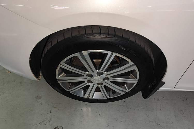 Used Peugeot 408 2015 1.2T Automatic Luxury Edition Left Front Wheel Hub
