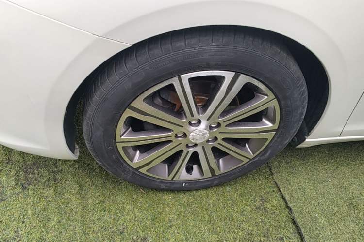Used Peugeot 408 2015 1.2T Automatic Luxury Edition Left Front Wheel Hub