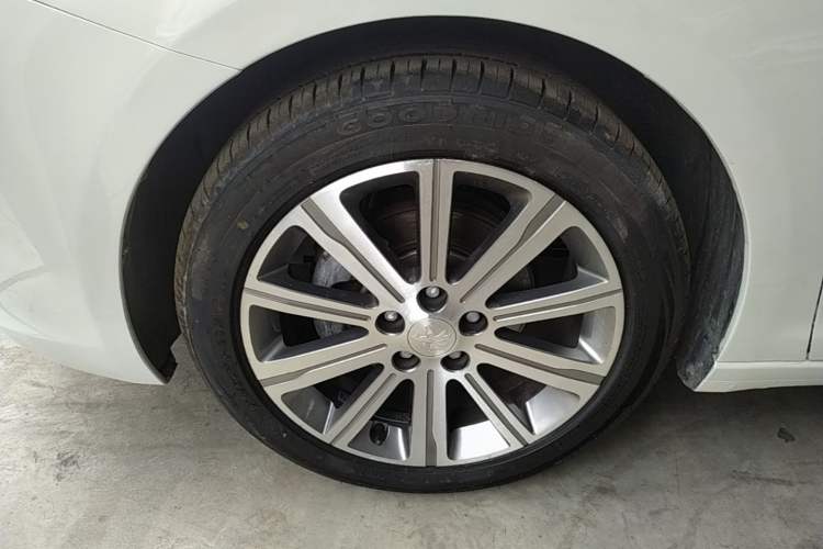 Used Peugeot 408 2015 1.2T Automatic Luxury Edition Left Front Wheel Hub