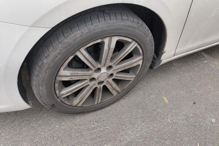 Used Peugeot 408 2015 1.2T Automatic Luxury Edition Left Front Wheel Hub