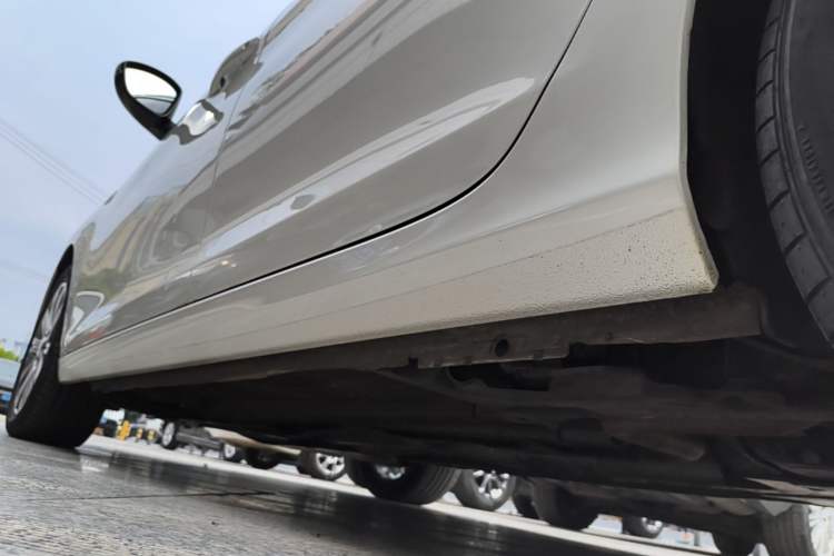 Used Peugeot 408 2015 1.2T Automatic Luxury Edition Left Side Sill