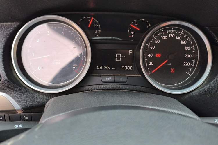 Used Peugeot 408 2015 1.2T Automatic Luxury Edition Odometer Close Up