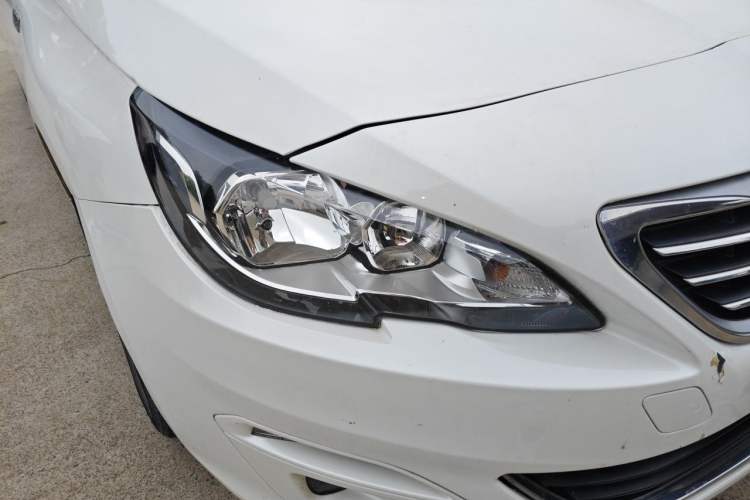 Used Peugeot 408 2015 1.2T Automatic Luxury Edition Right Front Headlight
