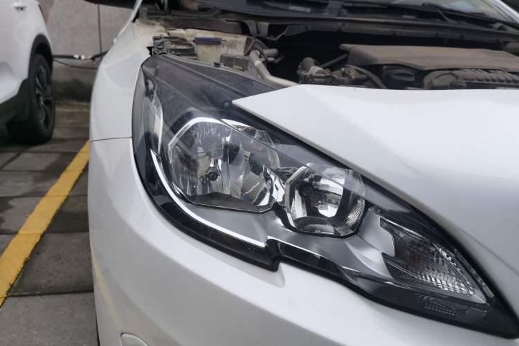 Used Peugeot 408 2015 1.2T Automatic Luxury Edition Right Front Headlight