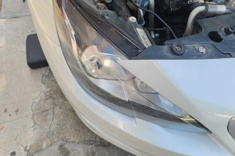 Used Peugeot 408 2015 1.2T Automatic Luxury Edition Right Front Headlight
