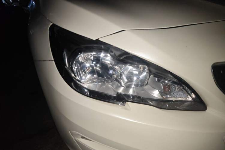 Used Peugeot 408 2015 1.2T Automatic Luxury Edition Right Front Headlight