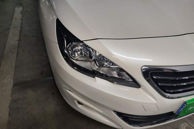 Used Peugeot 408 2015 1.2T Automatic Luxury Edition Right Front Headlight