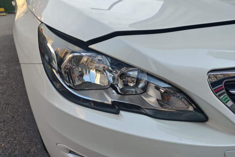 Used Peugeot 408 2015 1.2T Automatic Luxury Edition Right Front Headlight
