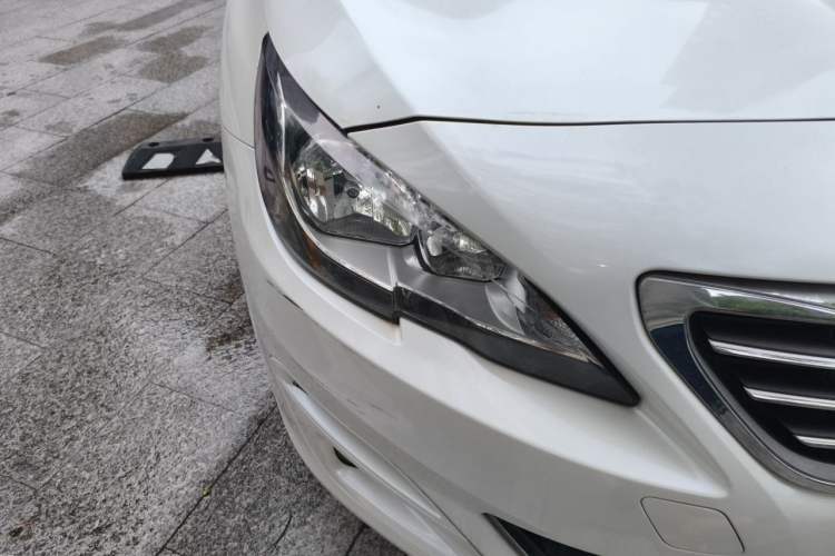 Used Peugeot 408 2015 1.2T Automatic Luxury Edition Right Front Headlight