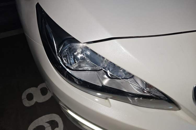 Used Peugeot 408 2015 1.2T Automatic Luxury Edition Right Front Headlight