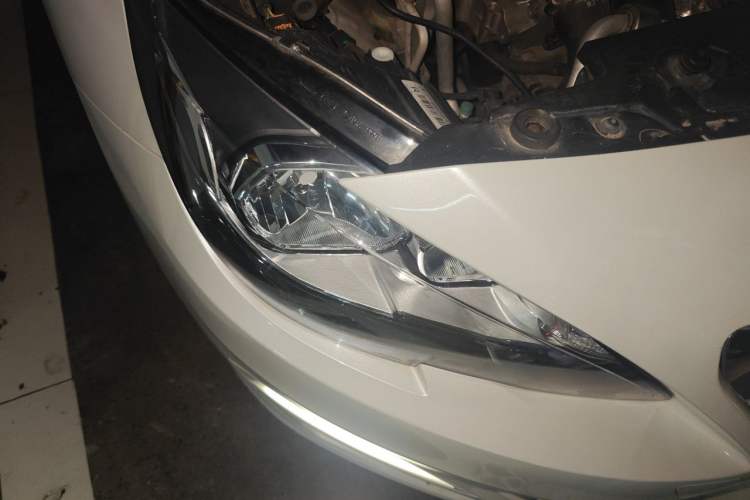 Used Peugeot 408 2015 1.2T Automatic Luxury Edition Right Front Headlight