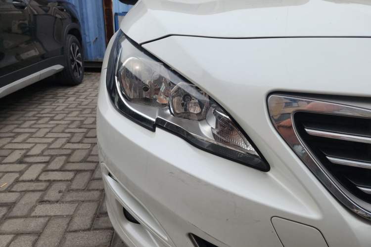 Used Peugeot 408 2015 1.2T Automatic Luxury Edition Right Front Headlight